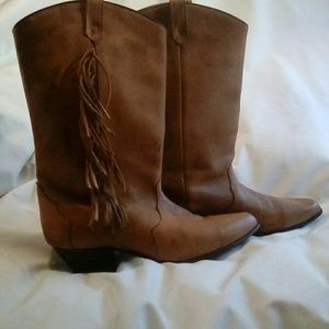Woman's  soft leather, frin